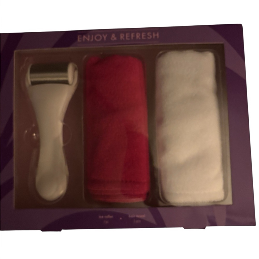Refresh & Soothe Ice Roller Set with Pink and White Towels - Picture 3 of 3